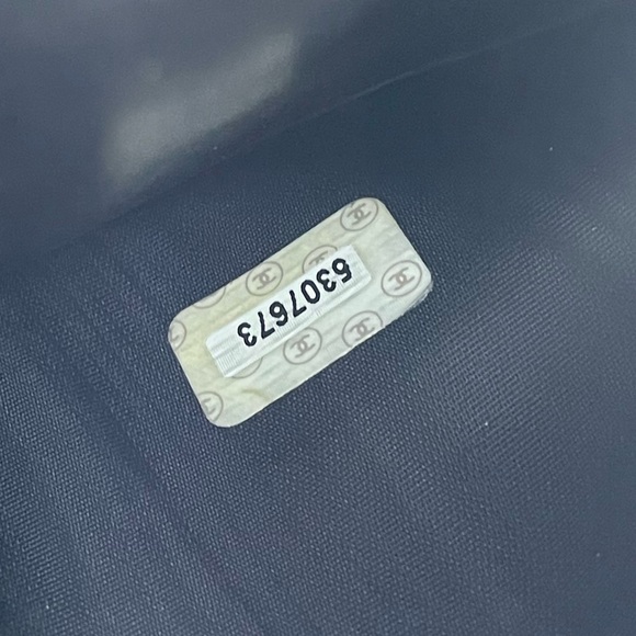 CHANEL BLACK Wallet GUC - Picture 11 of 17